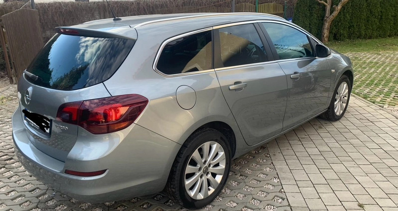 Opel Astra cena 23000 przebieg: 181393, rok produkcji 2011 z Września małe 154